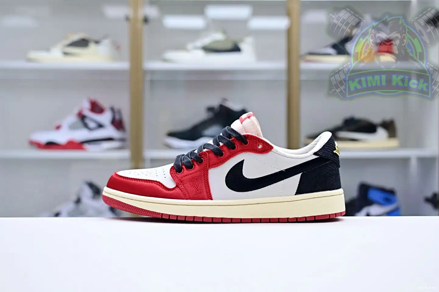 Trophy Room 1 Jordan Kimikick Air x “Away” OG Jordan Low 0810